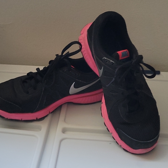 Womans nike sneakers size 6 - Picture 3 of 3